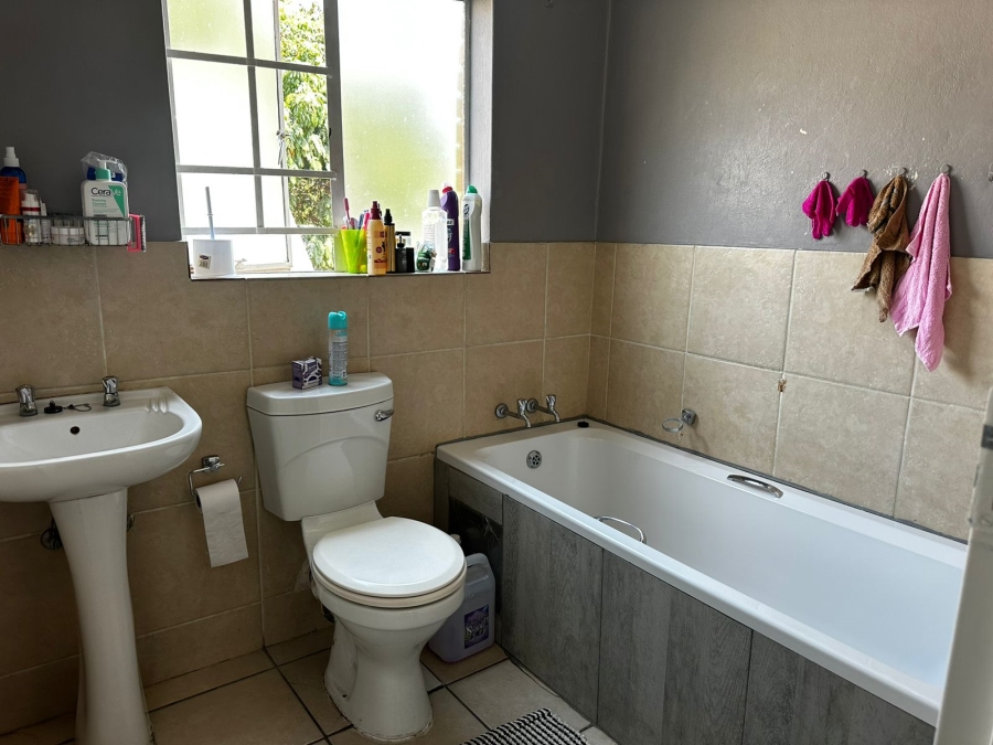 2 Bedroom Property for Sale in Rustenburg Central North West